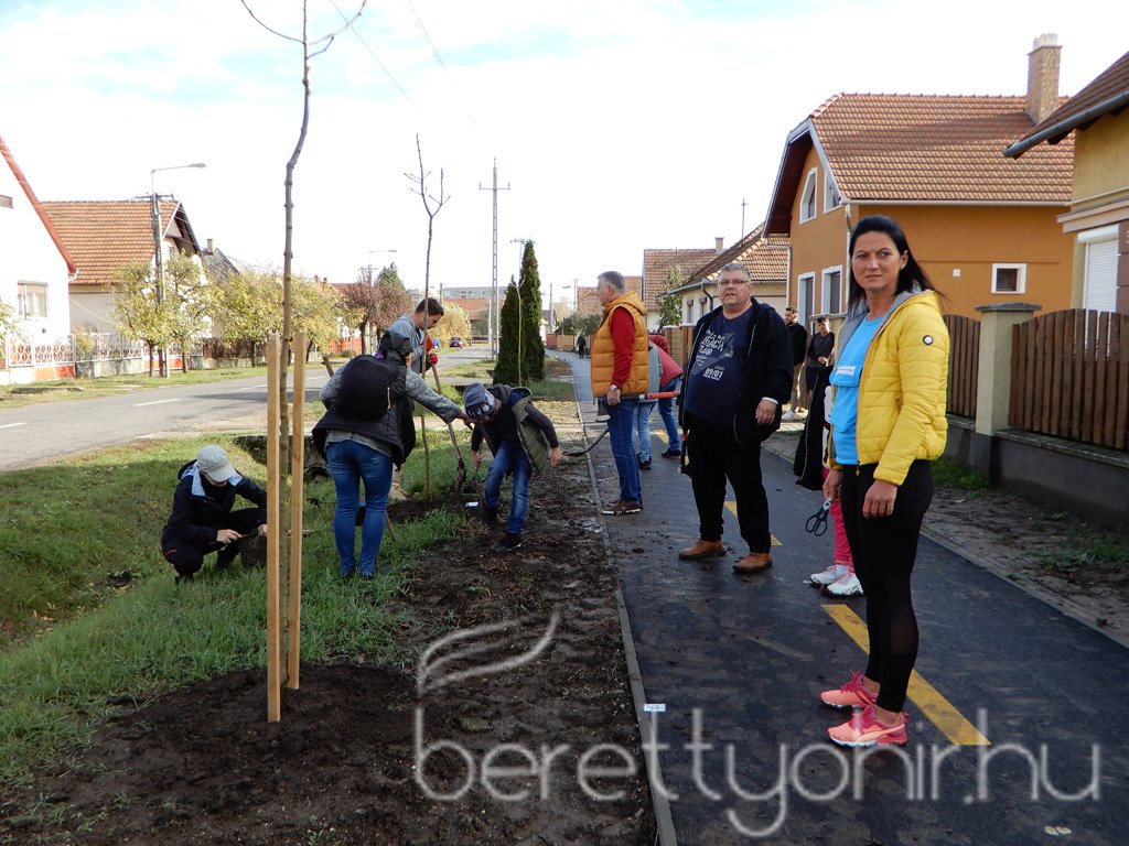 Közösségi faültetés Berettyóújfaluban 73